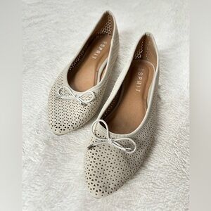 Esprit flats Womens 6.5 M Ballet Flats Perforated Bow Slip On Comfort Beige